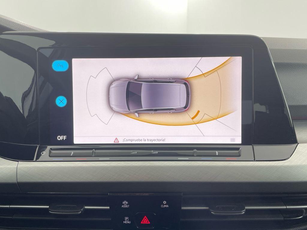 Volkswagen Golf 1.0 eTSI en Barcelona