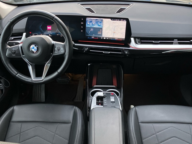 BMW X1 sDrive18d color Verde. Año 2024. 110KW(150CV). Diésel. En concesionario Bernesga Motor León (Bmw y Mini) de León