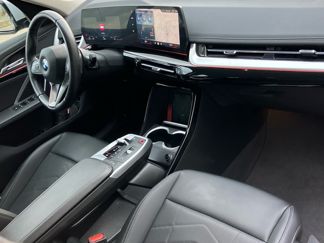 BMW X1 sDrive18d color Verde. Año 2024. 110KW(150CV). Diésel. En concesionario Bernesga Motor León (Bmw y Mini) de León