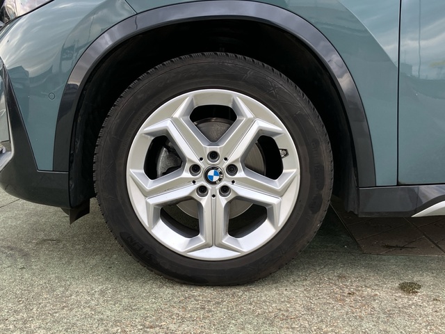 BMW X1 sDrive18d color Verde. Año 2024. 110KW(150CV). Diésel. En concesionario Bernesga Motor León (Bmw y Mini) de León