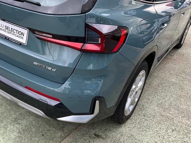 BMW X1 sDrive18d color Verde. Año 2024. 110KW(150CV). Diésel. En concesionario Bernesga Motor León (Bmw y Mini) de León