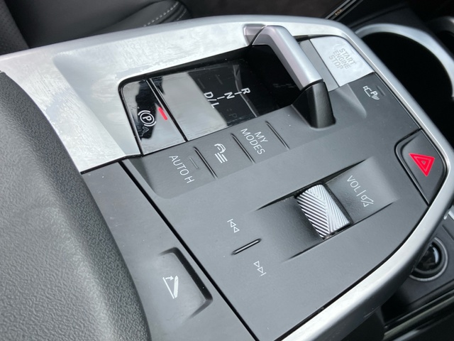 BMW X1 sDrive18d color Verde. Año 2024. 110KW(150CV). Diésel. En concesionario Bernesga Motor León (Bmw y Mini) de León