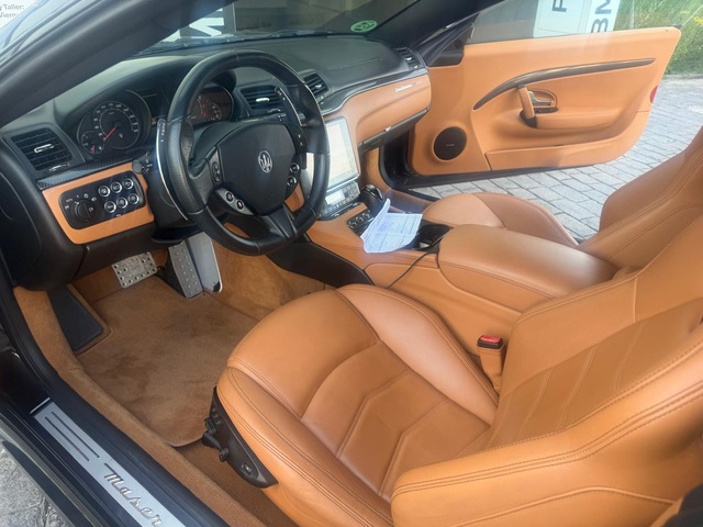 Maserati GranTurismo 4.7 V8 MC RWD 338 kW (460 CV)