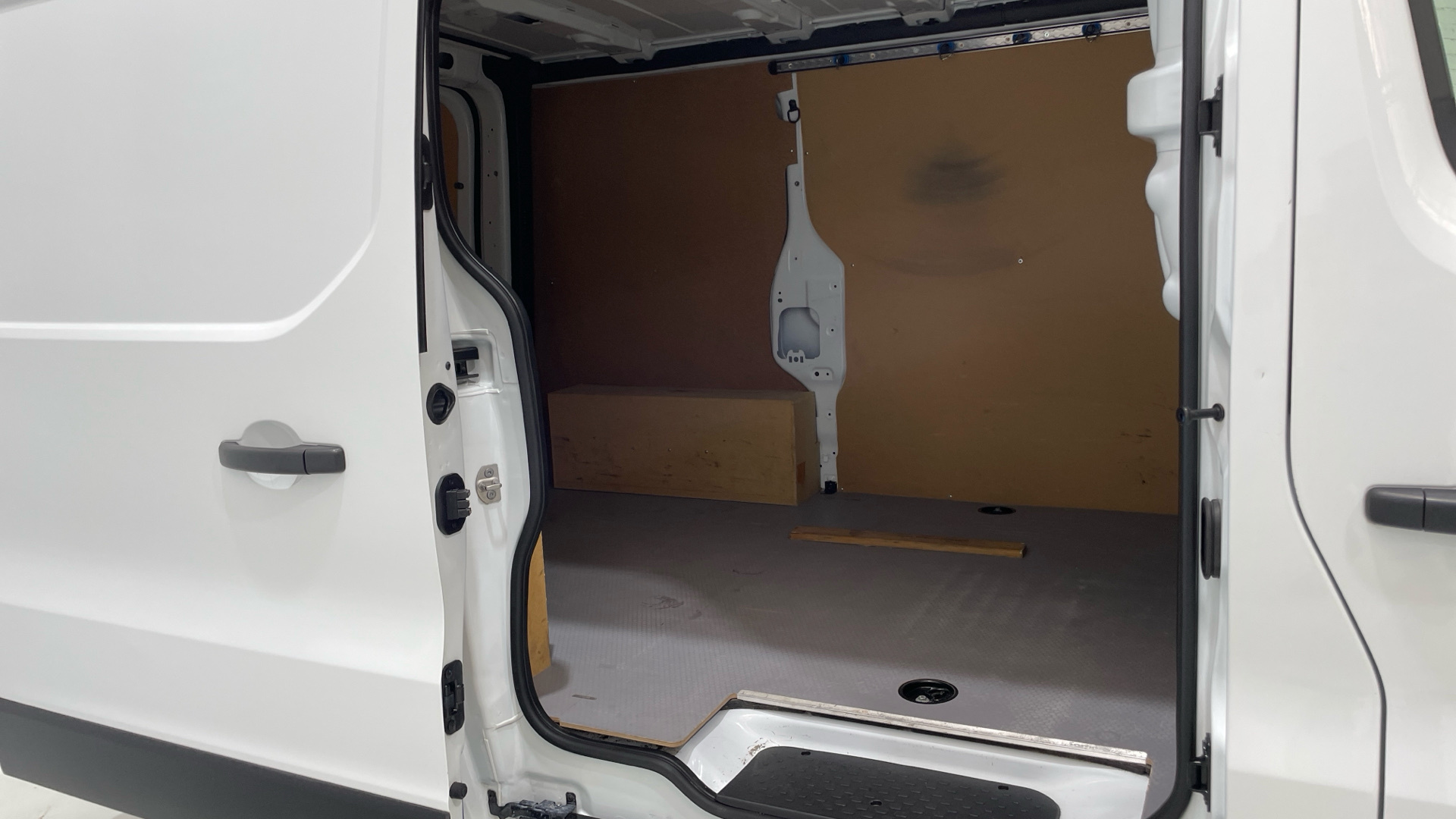 Renault Trafic Furgon dCi 145 en Barcelona