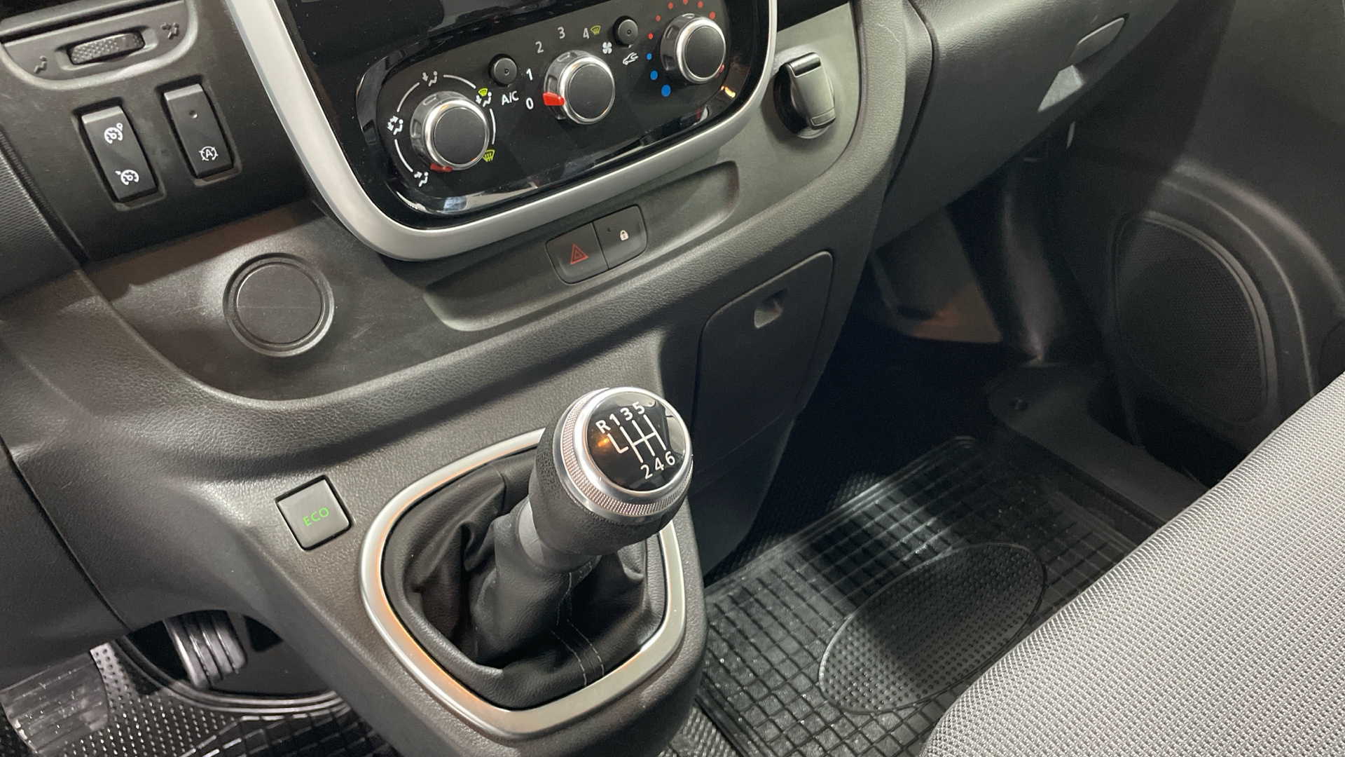 Renault Trafic Furgon dCi 145 en Barcelona