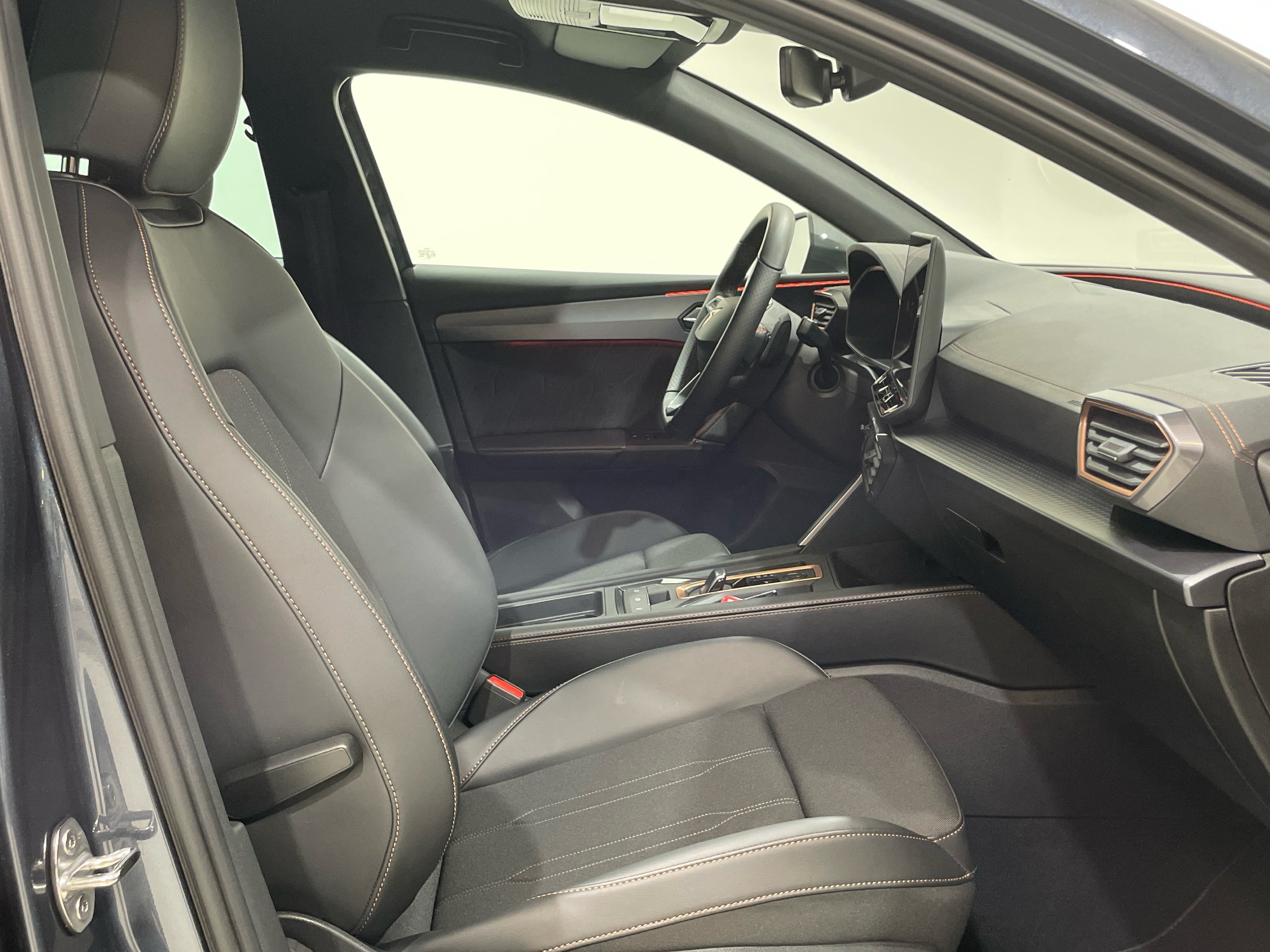 CUPRA Leon Sportstourer 1.5 eTSI en Barcelona