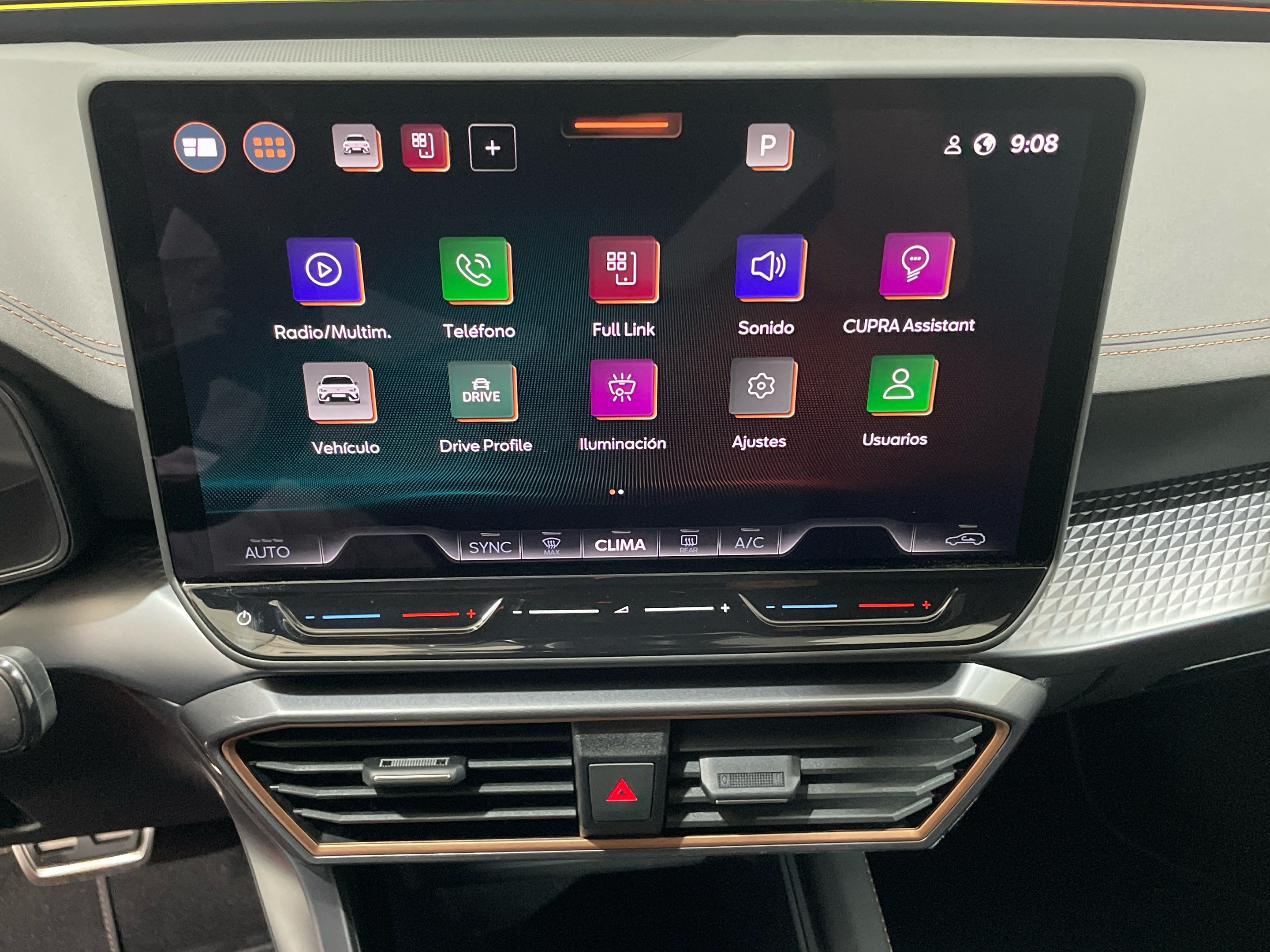 CUPRA Leon Sportstourer 1.5 eTSI en Barcelona
