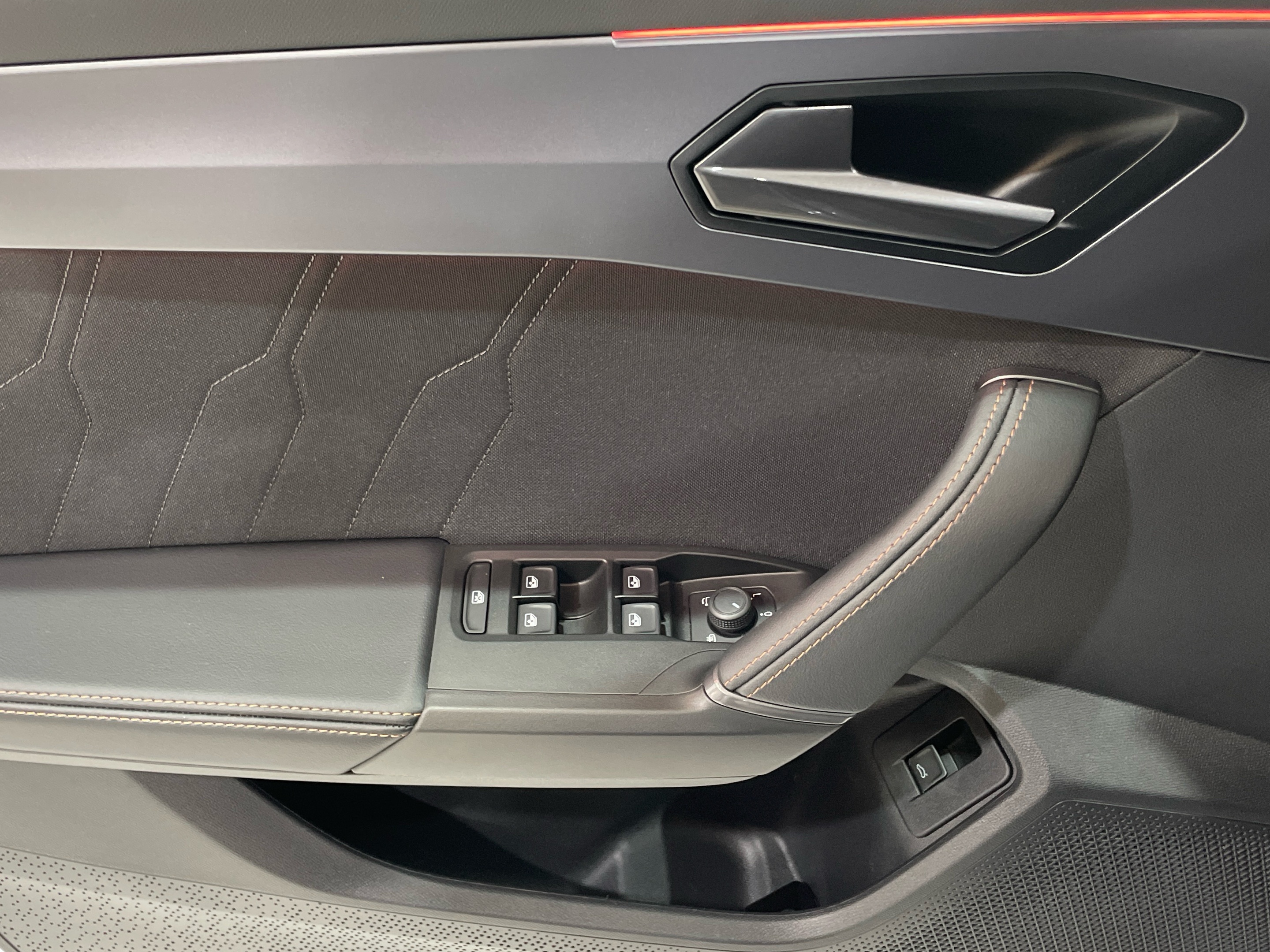 CUPRA Leon Sportstourer 1.5 eTSI en Barcelona