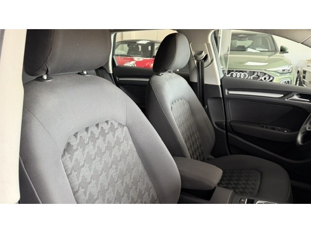 Audi A3 Sportback Attraction 1.6 TDI clean diesel 81 kW (110 CV) S tronic