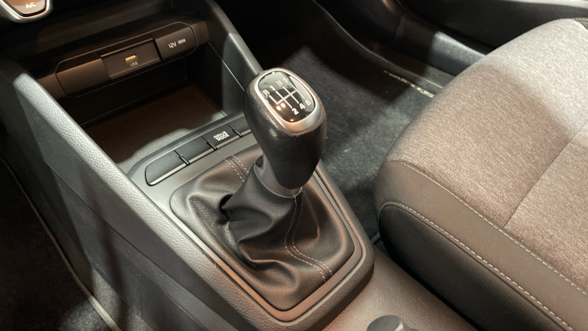 Kia Stonic 1.0 T-GDi MHEV en Barcelona