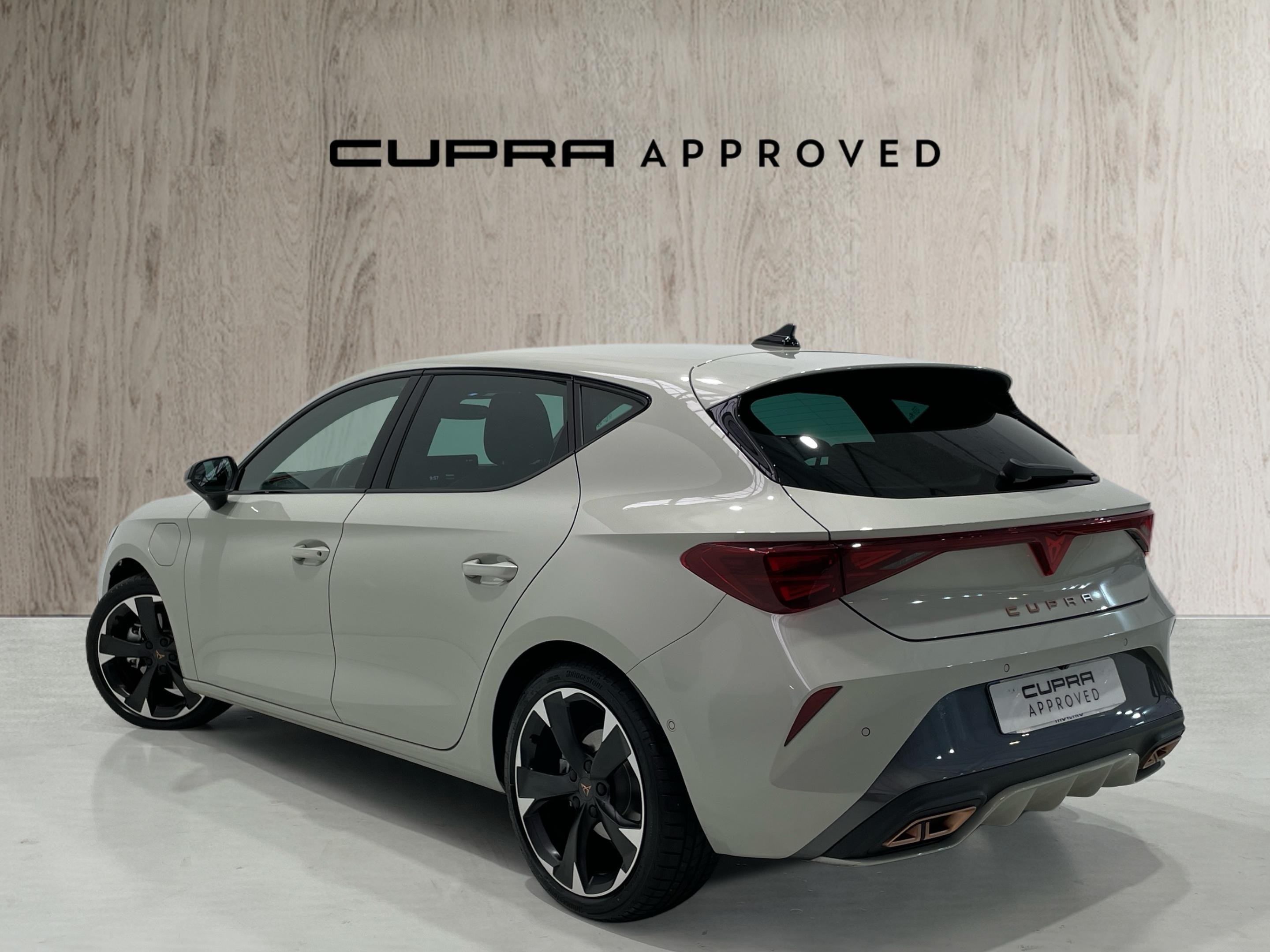 CUPRA León 1.5 TSI e-Hybrid en Barcelona