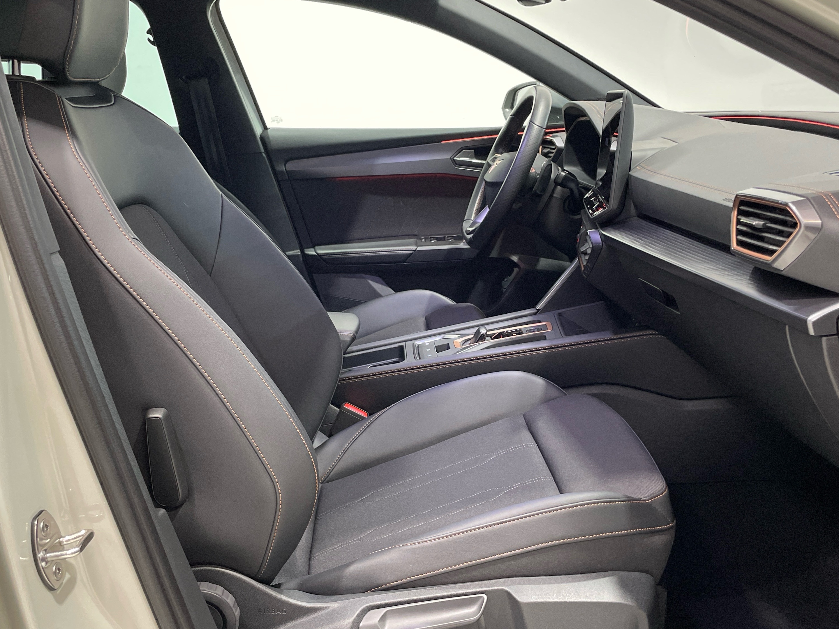 CUPRA León 1.5 TSI e-Hybrid en Barcelona