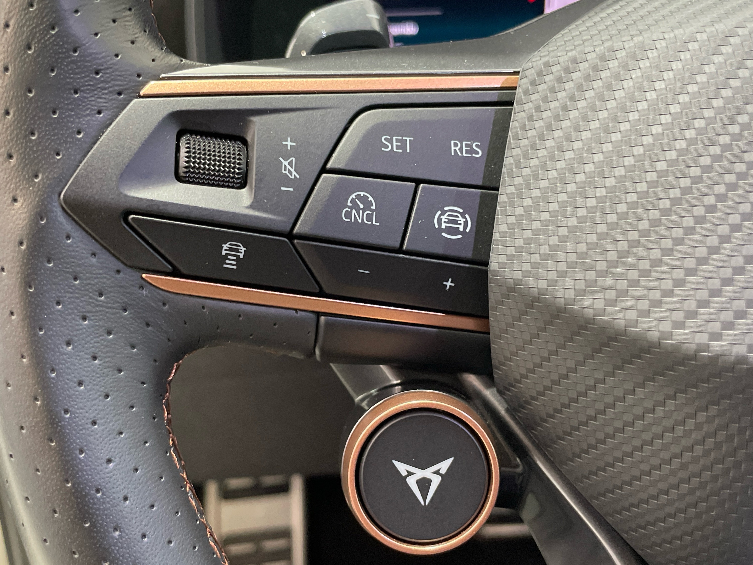 CUPRA León 1.5 TSI e-Hybrid en Barcelona