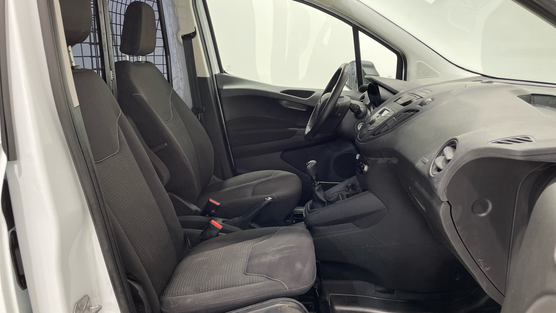 Ford Transit Courier Furgon 1.5 TDCI en Barcelona