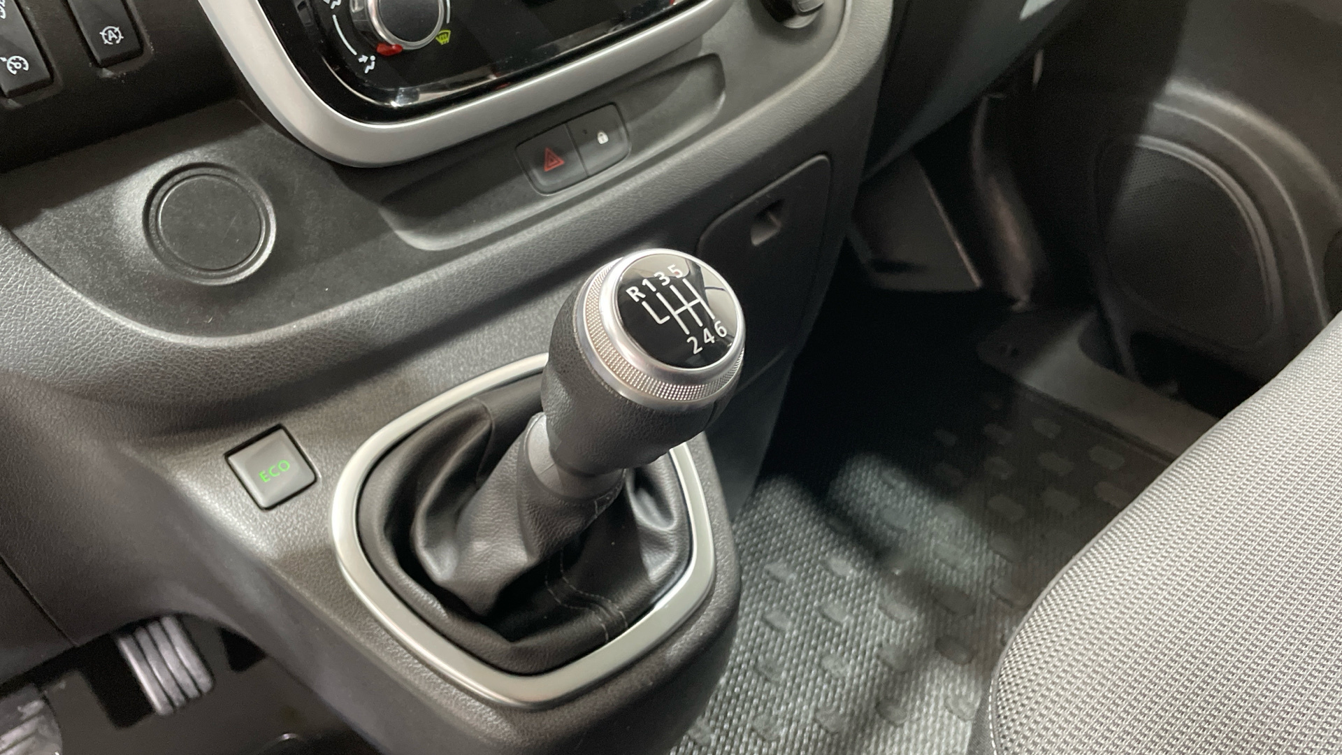 Renault Trafic Furgon dCi 145 en Barcelona