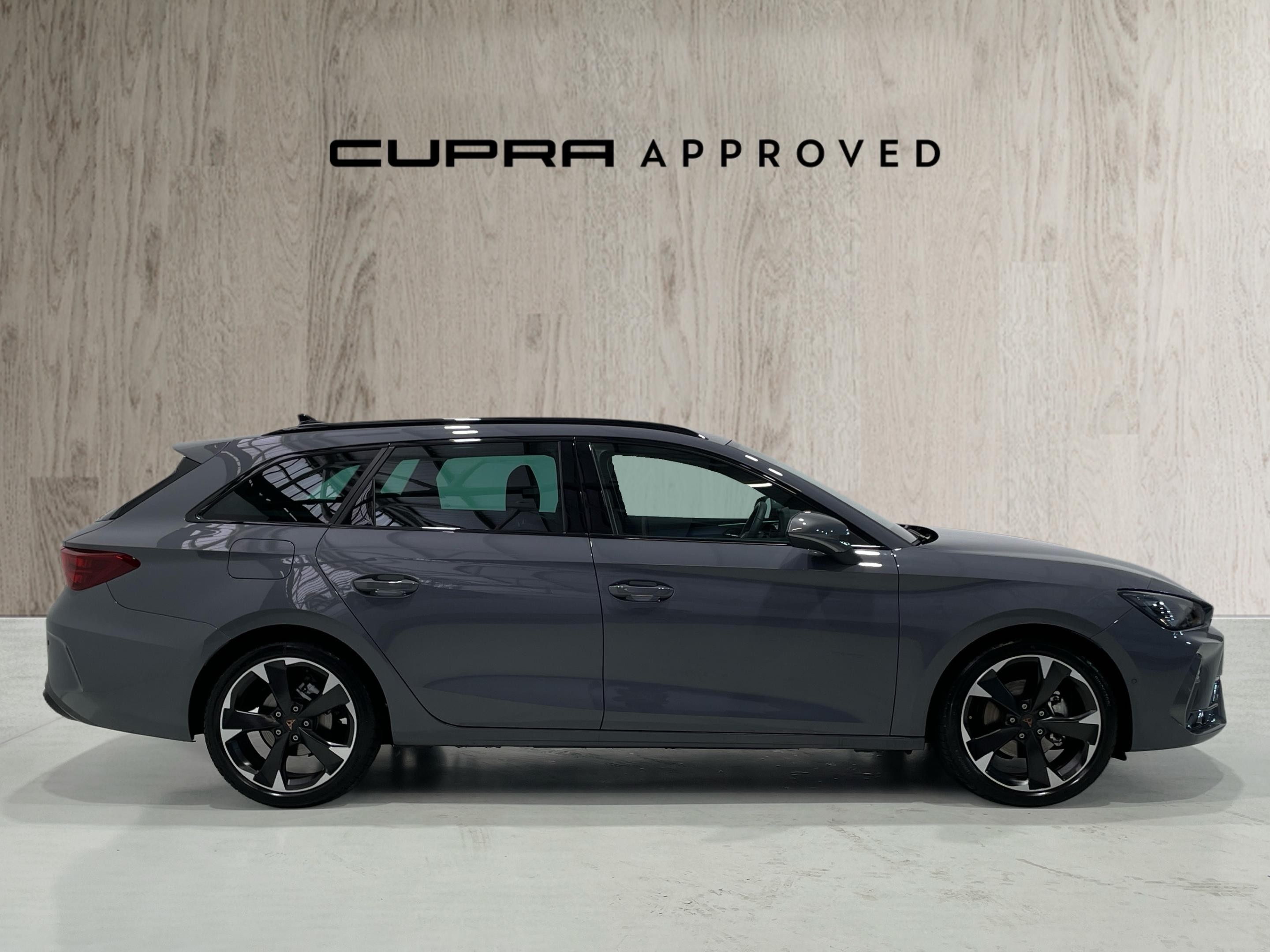 CUPRA Leon Sportstourer 1.5 eTSI en Barcelona