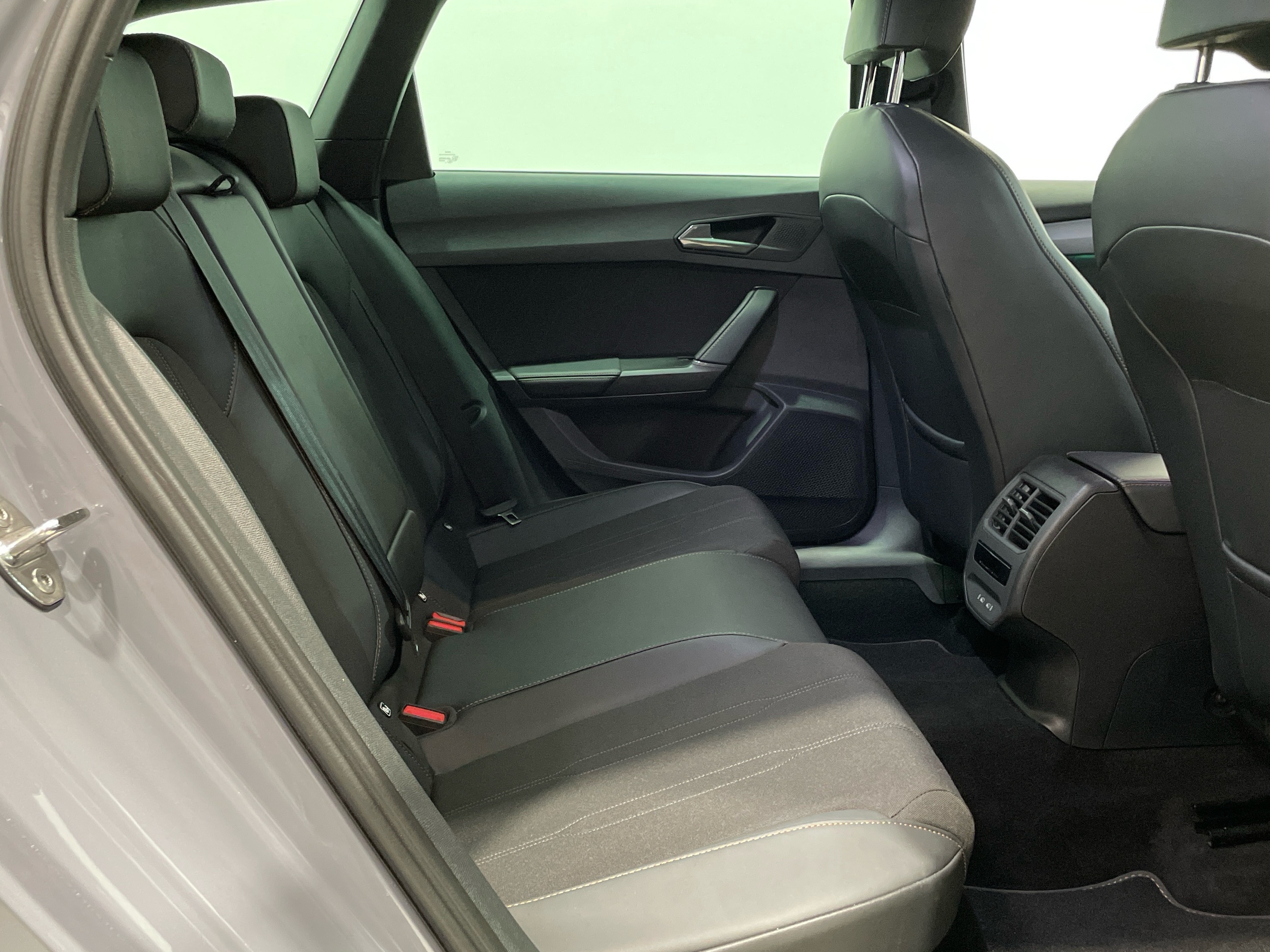 CUPRA Leon Sportstourer 1.5 eTSI en Barcelona