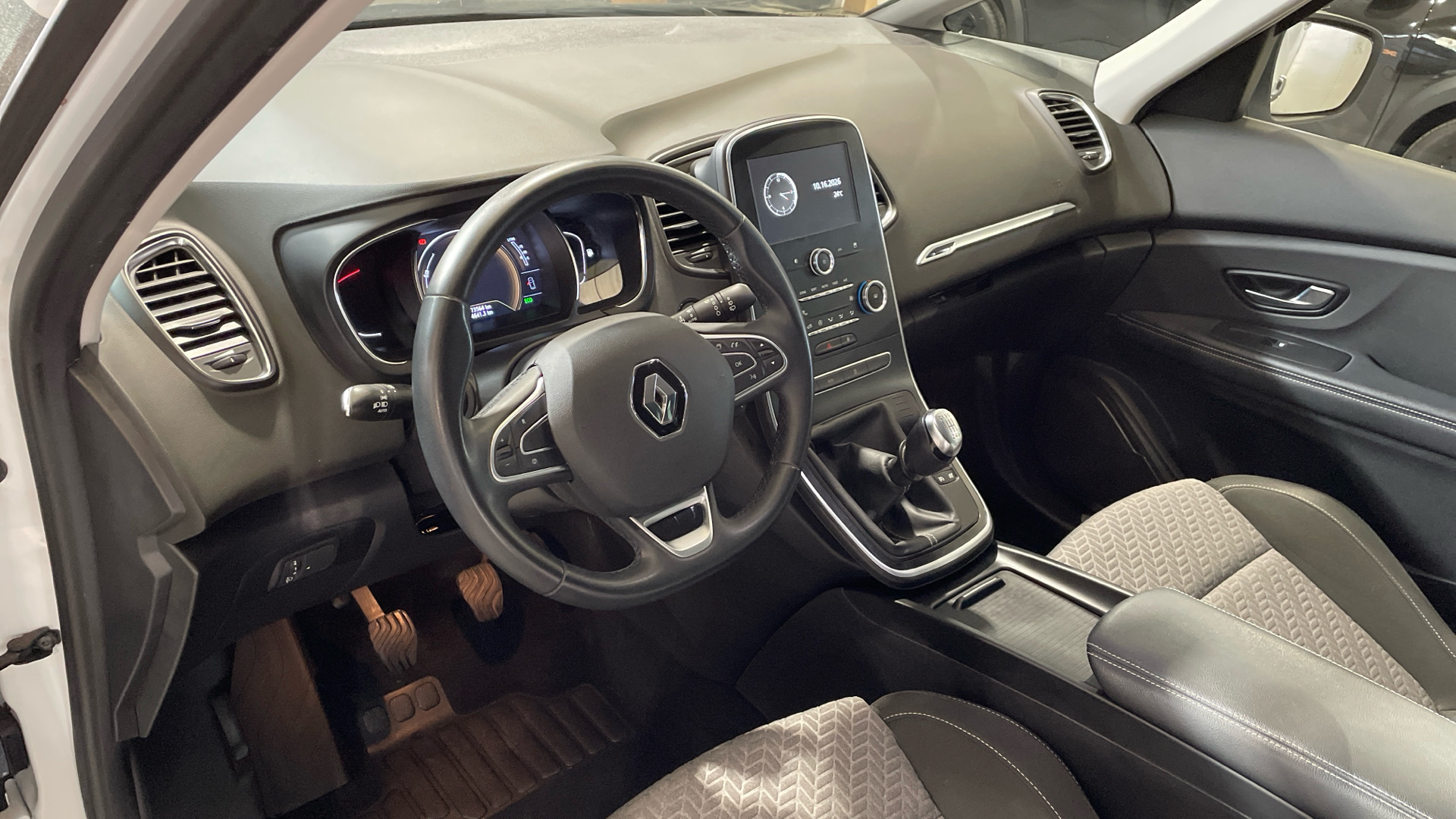 Renault Grand Scenic TCe 140 en Barcelona